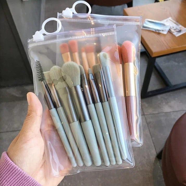 Blending makeup brush set