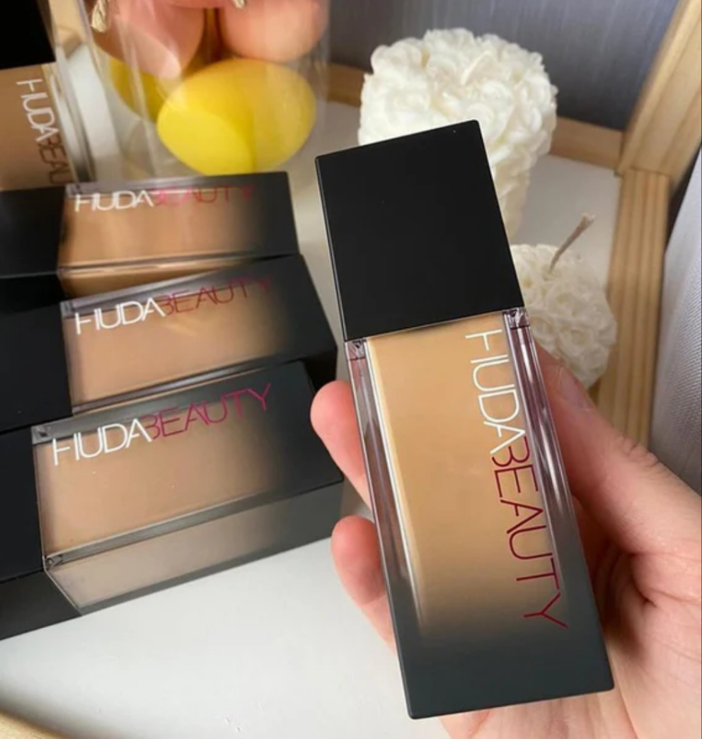 Huda Beauty high coverage light foundation